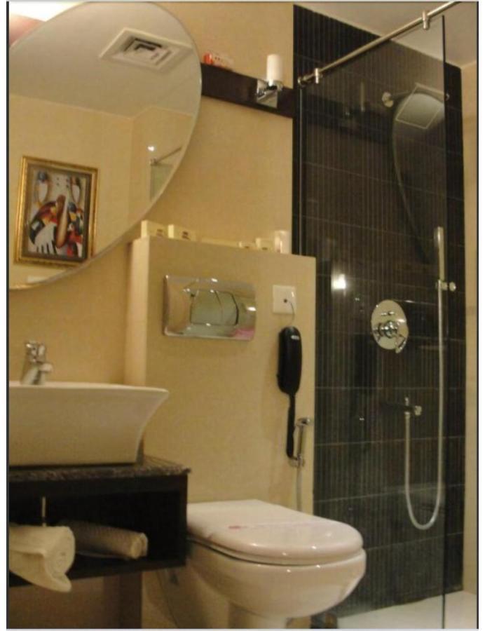Hotel D Grand, Bareilly Bagian luar foto