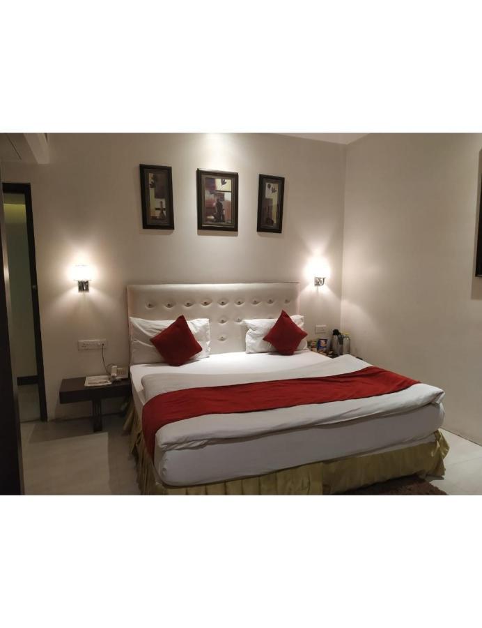 Hotel D Grand, Bareilly Bagian luar foto