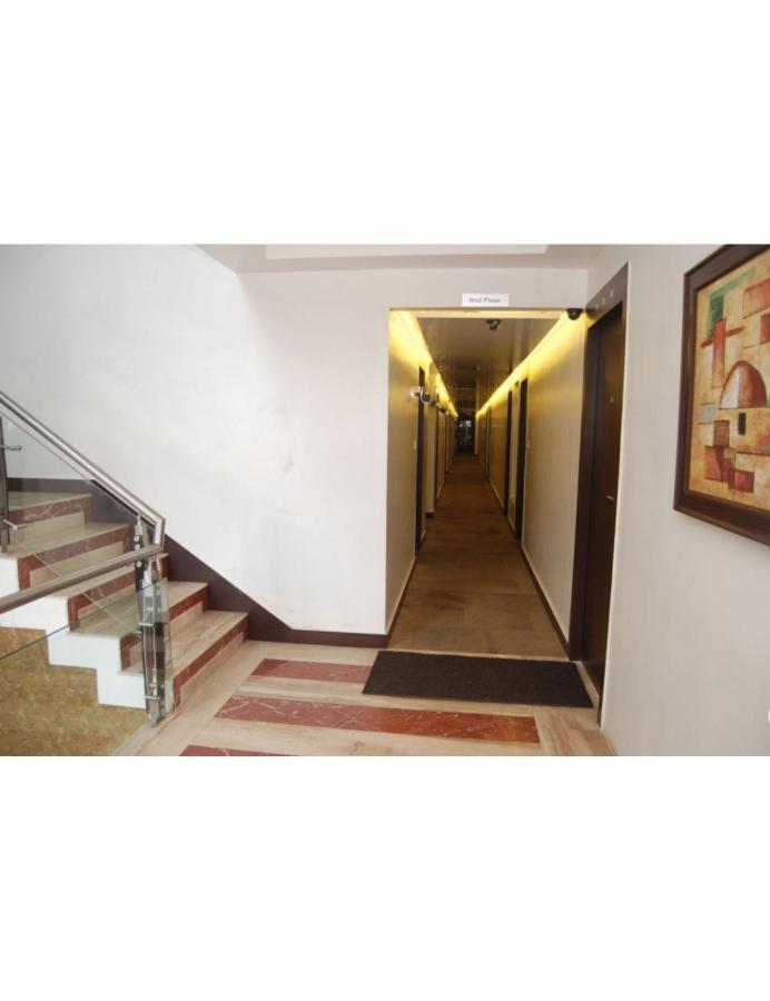 Hotel D Grand, Bareilly Bagian luar foto